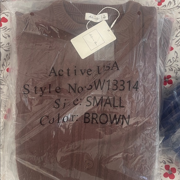 Cable Knit Cropped Sweater - Picture 6 of 6